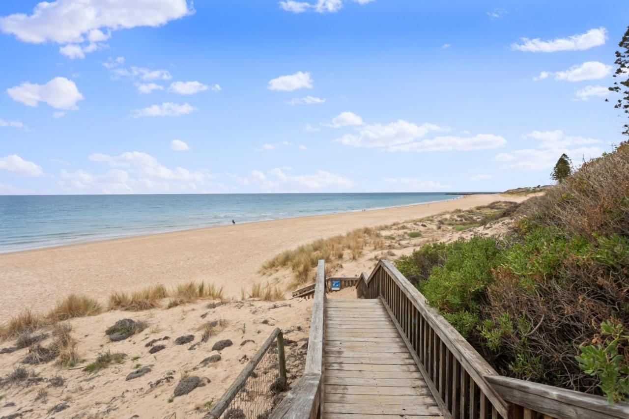 Beachside Escape On The Esplanade Christies Beach Buitenkant foto